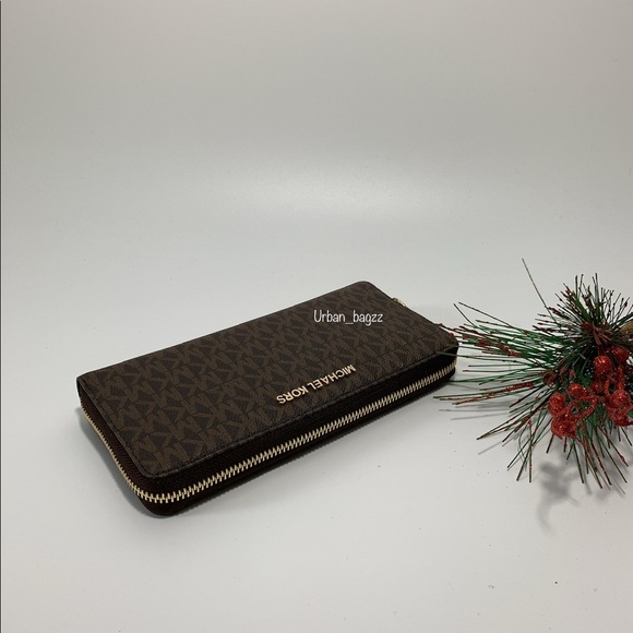 Michael Kors Jet Set Travel Large Wallet - Picture 4 of 8